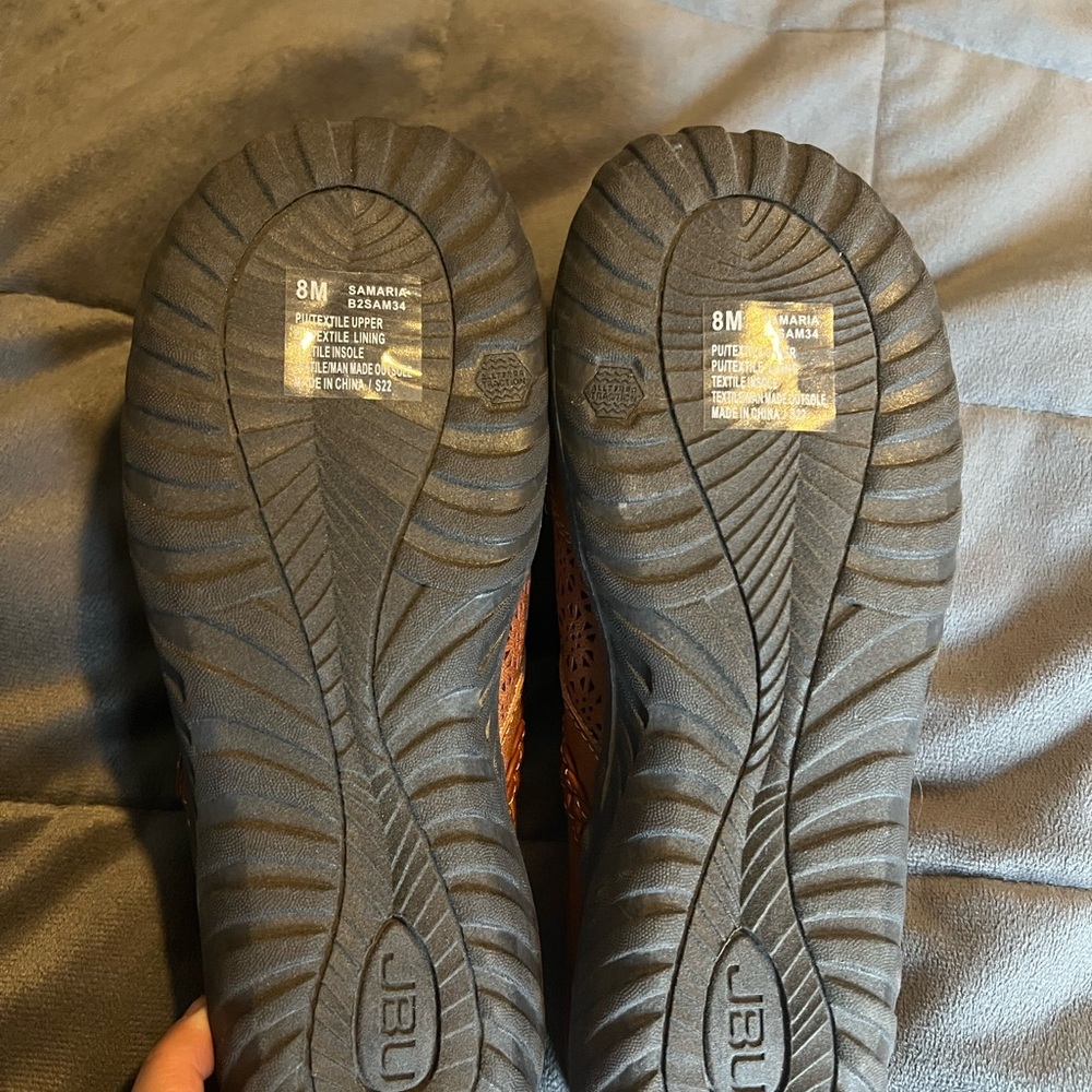 JBU Samaria Mules Flats.  New with tags! - Picture 3 of 6